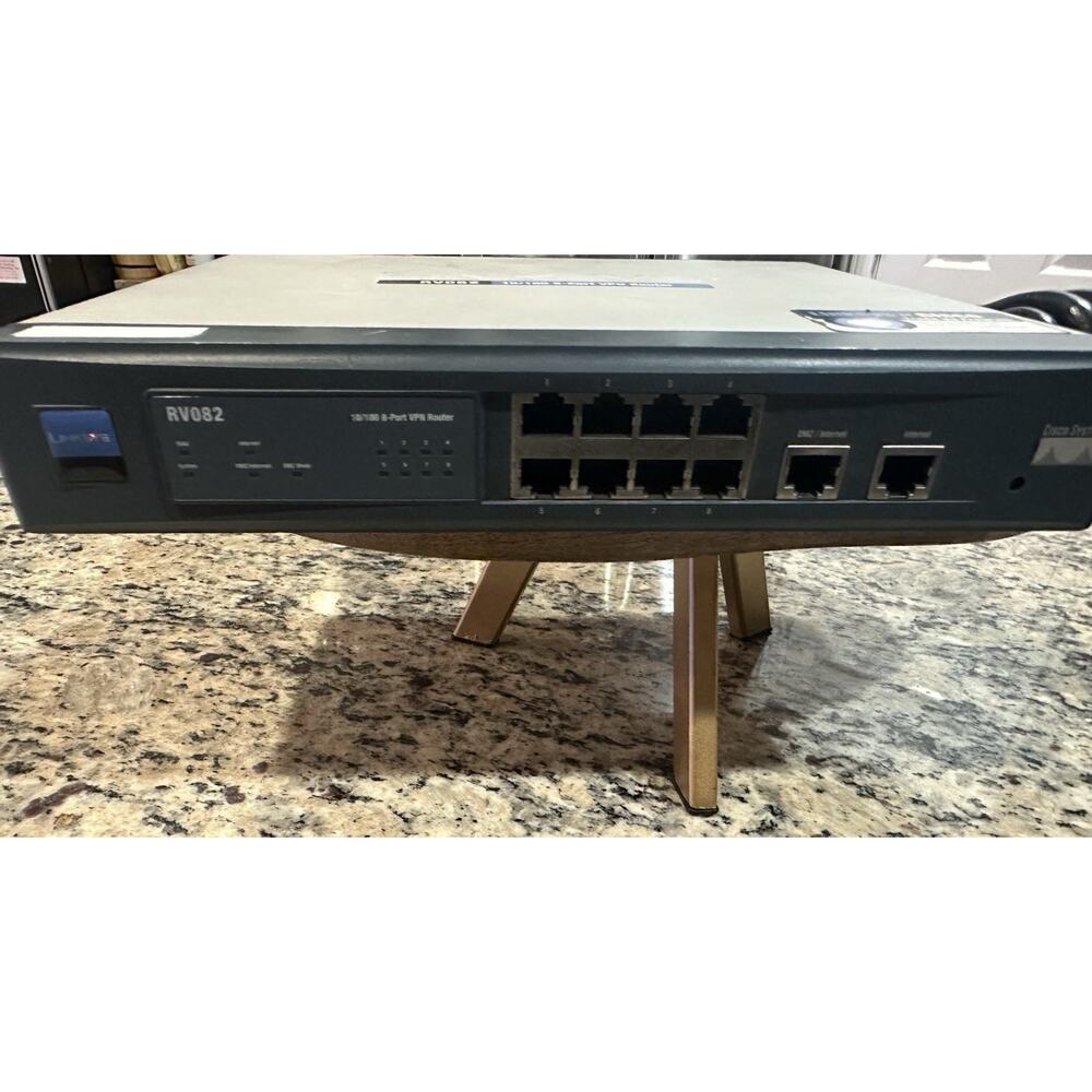 Linksys RV082 100 Mbps 8-Port 10/100 VPN Router Tested Works! - Picture 3 of 8